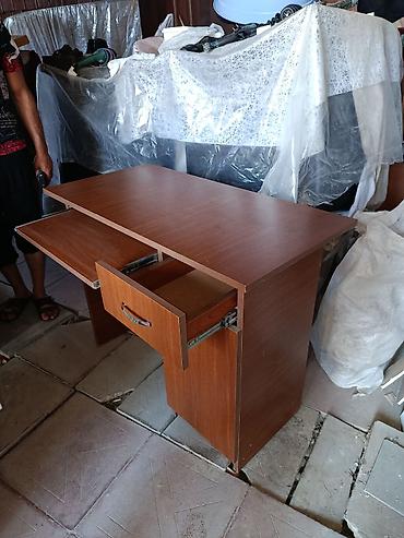 2 el calışma masası: Düz masa, Polkalı, Siyirməli, Teksturalı laminat — 1
