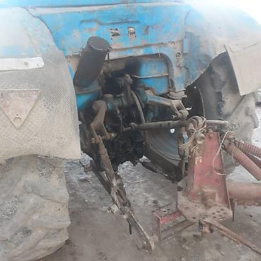 Traktorlar: MTZ tipli mavi traktor - Güclü dizel mühərrik, arxa ötürücülü - — 1