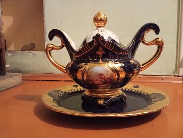 nwork кофе инструкция: Porcelain dəst – klassik üslubda qapaqlı sos qabı və böyük boşqab. -