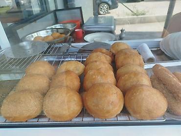 Выпечка, хлебобулочные изделия: Пышки/пончики жареные - Свежие воздушные шарики-пышки, обжаренные до — 6