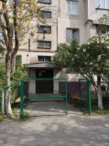 Батирлерди сатуу: 1 бөлмө, 32 кв. м, 104-серия, 4 кабат, Эски ремонт