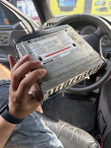 12 pro barter: Maşın üçün 2 DIN multimedia maqnitola Xüsusiyyətlər: - Ön paneldə 7” — 3