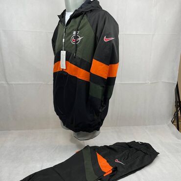 Trenerke: Nike muška trenerka

Novo
Veličine s m l xl 2xl 3xl — 6