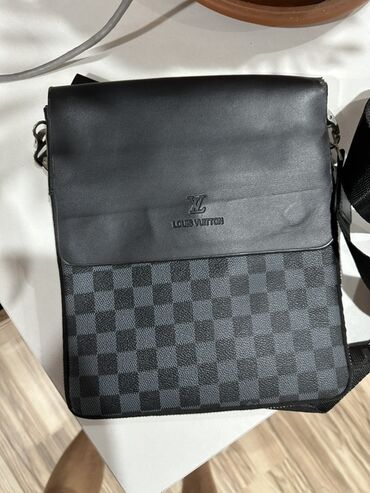 кольцо спаси и сохрани золото: Барсетка, Louis Vuitton, Материалы: Жасалма булгаары, Куру жөнгө салынат, Чечилме кайыш, Колдонулган