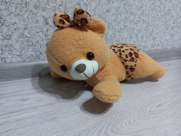 Oyuncaqlar: Dinozavr ~35 sm Ördək ~25 sm Tovuz quşu ~ 20sm Tutuquşu ~ 20 sm — 16