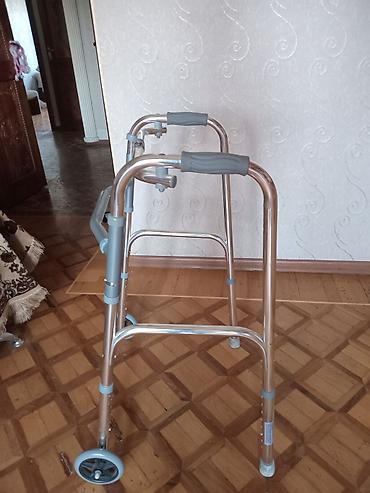 cəlik nədir: Təkərləri olan yüngül gəzinti çərçivəsi (rolator tipli yeriyən). - — 2
