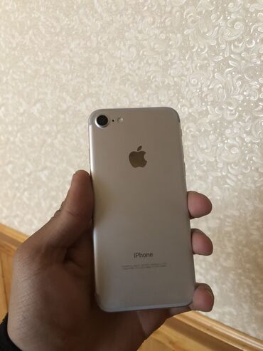 Apple iPhone: IPhone 7, 32 GB, Matte Silver, Barmaq izi