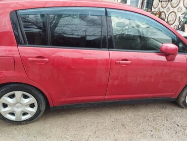 Nissan: Nissan tida satlir əla vəziyyətdədir avtomobilinin salonu – tam daxili — 17