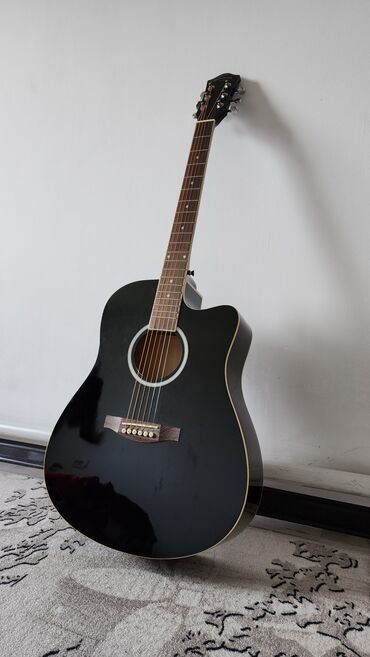 гитара купить: Гитара черная. Недавно купила, но перестала заниматься. Решила