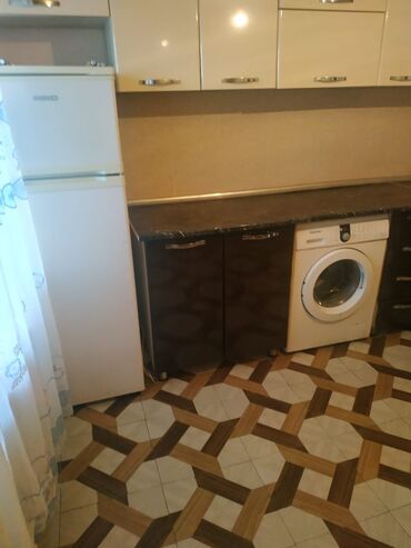 Həyət evləri və villaların satışı: Satış üçün həyət evi. Yerdən kürsili,geniş 3otaq və 1zal, əşyalarla — 16