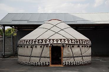 Аренда юрт: Аренда юрты, Каркас Деревянный, 85 баш, С полом — 16