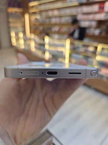 flip 4: Смартфон Samsung S26 Ultra, белый цвет. Ключевые особенности: - — 4