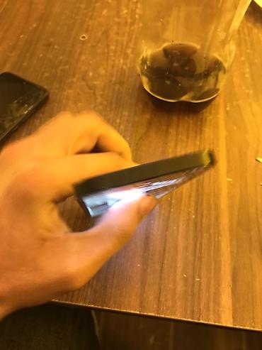 Apple iPhone: IPhone 12, Qara — 7