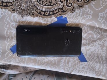 siniq telefon aliram: Ekranı kırığdı başqa prablemi yoxdu