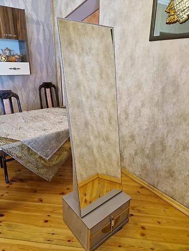 вешалка из дерева: Dik güzgü və altı çekmecəli modul - Dizayn: Müasir stildə, boz rəngli — 3