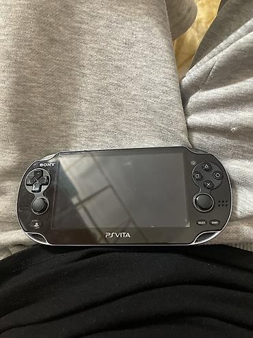 Видеоигры и приставки: PS Vita (PCH-1000) + карта памяти 16 ГБ + картридж игры - Портативная — 1