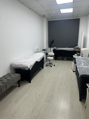 медицина и косметология: Сдаю половину кабинета красоты в клинике «Сагынбаева» на первом этаже — 3