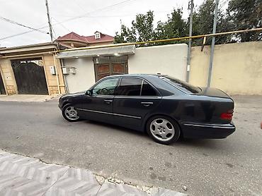 porsche satisi: Mercedes-Benz E-Class: 3.2 l | 2000 il Sedan — 8