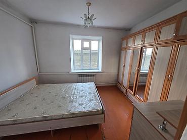 кв дом: Продаётся дом с удобным закрытым двором и навесами. Особенности — 8