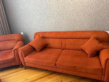 divan dəri: Narıncı tonlarda yumşaq dəriyəoxşar parça ilə üzlənmiş oturma dəsti — 2