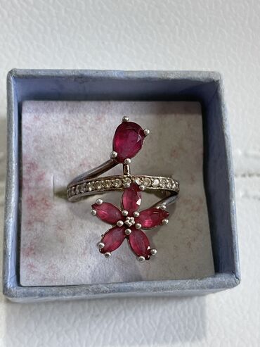 женские серебряные кольца: Срочно продаю серебро кольцо размер 19 отдам за 999 сом