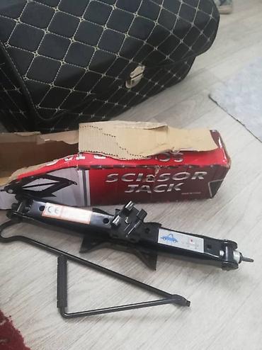 подъемники: Автомобильный механический ромбический домкрат (Scissor Jack) - Тип — 1