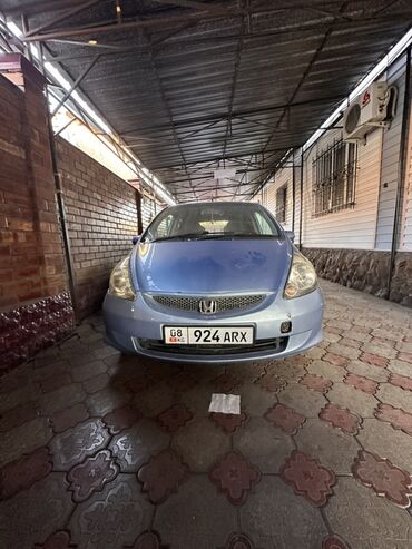 срочно срочно продаю машина: Honda Fit: 2001 г., 1.3 л, Вариатор, Бензин, Хетчбек