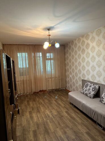 сдается 2 комнатная квартира на месяц: 2 бөлмө, Кыймылсыз мүлк агенттиги, Чогуу жашоосу жок, Жарым -жартылай эмереги бар