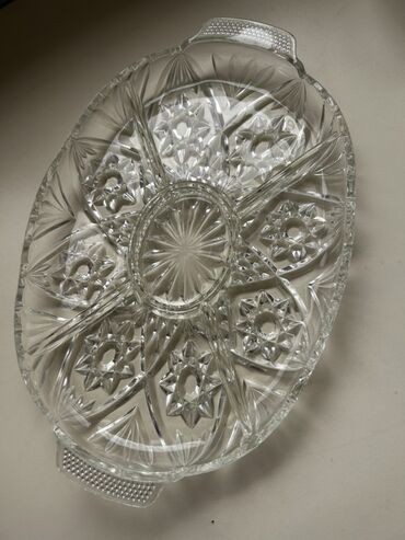 fosfor ulduzlar: Kəsimli şüşədən hazırlanmış oval servis qabı - Material: qalın