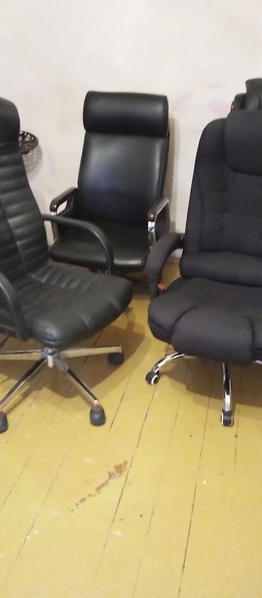 Офисные кресла: Офисное кресло, Б/у, С колесиками, Самовывоз — 1