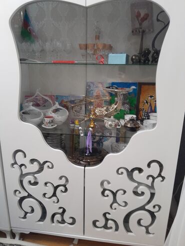 işlenmiş dolablar: Şüşəli dolab vitrini