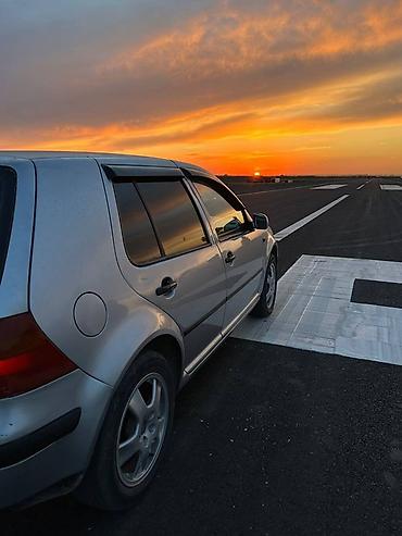 кок талаа: Volkswagen Golf: 2002 г., 1.6 л, Кол менен иштөөчү, Бензин, Хетчбек — 2