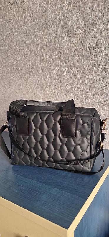 kişi sumka: Qara rəngli qultu və naxışlı suni dəri çanta - Material: quilted — 1