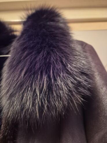 Kürklər: Uzan uzunluqda qadın şubası. - Material: təbii dəridin nubuk tərəfi — 10