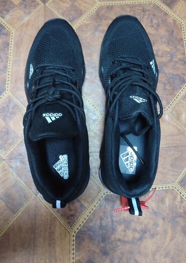 adidas yeezy: Продаю абсолютно новые кроссовки "Adidas", размер 42. Коробка в
