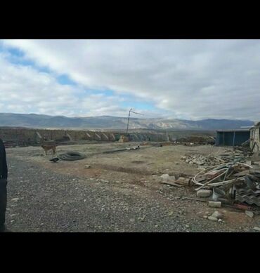 Kommersiya daşınmaz əmlakının satışı: Obyekt ofis satılır.1 hektar daş hasarlı sahəsi var.Tikili sahə — 16