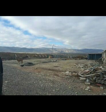 Kommersiya daşınmaz əmlakının satışı: Obyekt ofis satılır.1 hektar daş hasarlı sahəsi var.Tikili sahə — 8