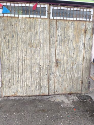 taxta otaq qapisi: İşlənmiş Həyət darvazası, Yana açılan, Mexaniki, Şəbəkə ilə, Kredit yoxdur, Ünvandan götürmə