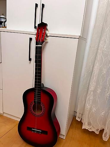 Gitaralar: Bu gitara sərbəst öyrenmek üçün nəzərdə tutulan,classic gitardır — 4