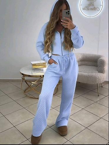 Gornji i donji deo: STIGLIII
Komplet: 4100 dinara
Vel: univerzalna — 2