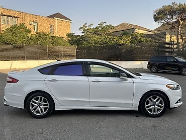 ford fujin: Ford Fusion sedan - Korpus: ağ rəng, 4 qapı, liftback üslublu arxa — 4