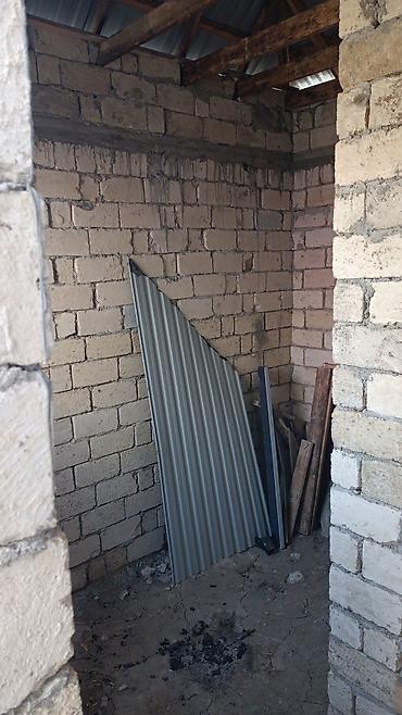 real emlak: 2 sota yaxın yerdə 76 kv olan evdir .evin 80 faizi hazırdı.suyu işığı — 9