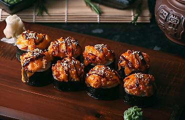 Готовые блюда, кулинария: Сеты суши и роллов - Ассорти роллов: классические, запечённые и с — 13