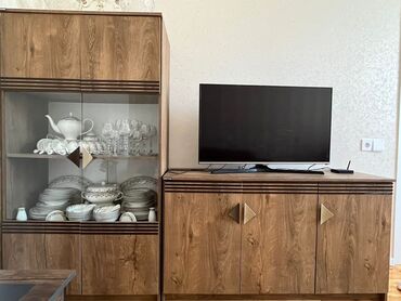 Мебель: Köçlə əlaqədar satılır. Heç yerində problem yoxdu merinos mebelindi