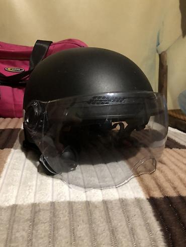Motorçu kaskası – qara, yarım açıq (open-face) model Xüsusiyyətlər: -