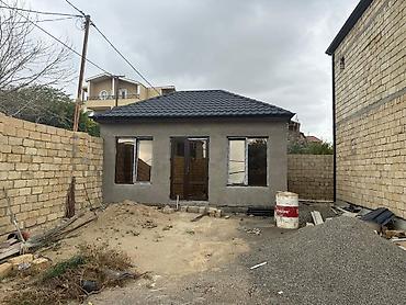 1 sot torpaq satilir: Satılır: həyət evi və əlavə tikili kompleksi - Ümumi sahə: hasarlı — 1