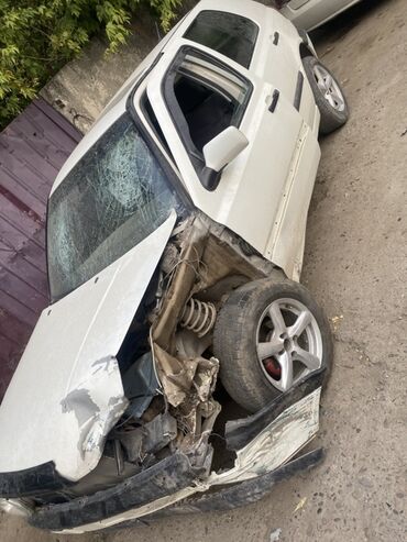 битый машина: Volkswagen Golf: 1992 г., 1.8 л, Механика, Бензин, Хэтчбэк