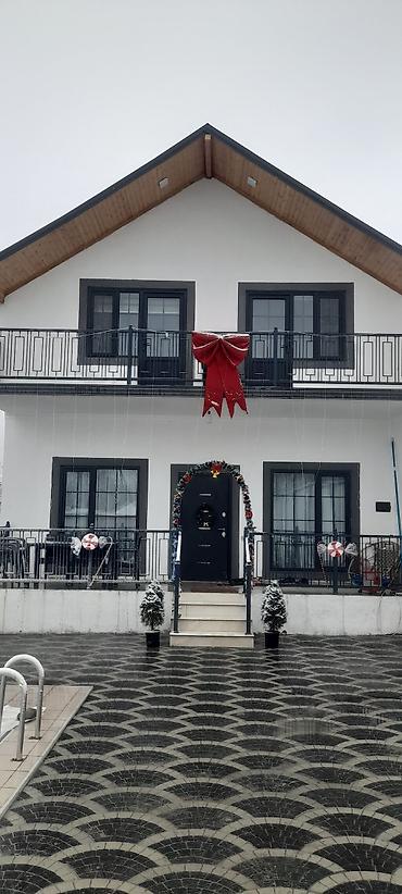 Günlük kirayə evlər: Satılır: iki mərtəbəli fərdi ev Xüsusiyyətlər: - 2 mərtəbə, geniş — 2