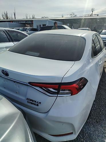 Транспорт: Toyota Corolla: 2019 г., 1.8 л, Вариатор, Гибрид, Седан — 2