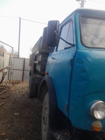 Yük maşınları: Mavi rəngli MAZ 500 yük maşını. Bu model öz dayanıqlığı və — 6